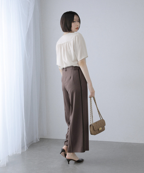 La TOTALITE(ラトータリテ)の「【洗える】Vネックブラウス(シャツ/ブラウス・レディース・ホワイト/ベージュ/ネイビー・FREE)」の10枚目の写真