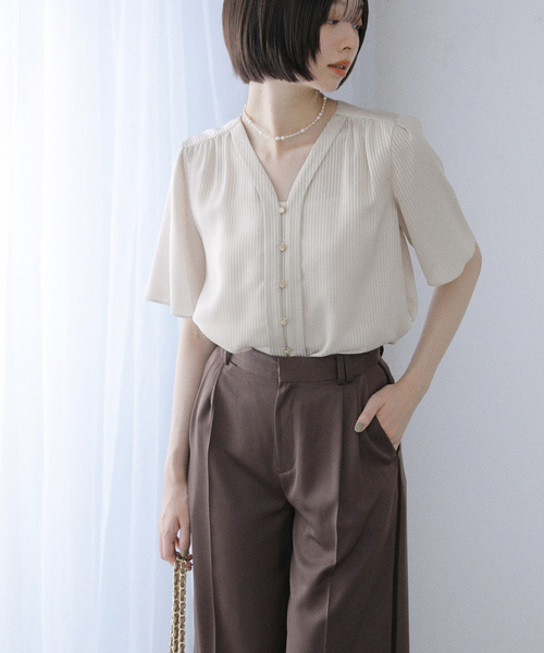 La TOTALITE(ラトータリテ)の「【洗える】Vネックブラウス(シャツ/ブラウス・レディース・ホワイト/ベージュ/ネイビー・FREE)」の11枚目の写真