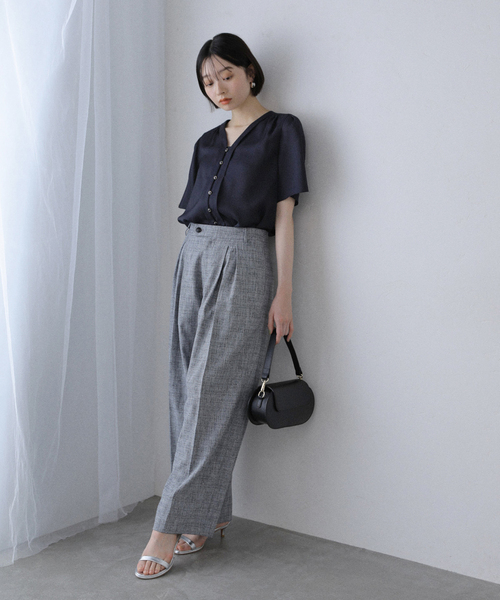 La TOTALITE(ラトータリテ)の「【洗える】Vネックブラウス(シャツ/ブラウス・レディース・ホワイト/ベージュ/ネイビー・FREE)」の14枚目の写真