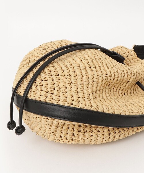 fredy emue(フレディエミュ)の「PPラフィア巾着2WAYショルダーバッグ(かごバッグ・レディース・ベージュ/ブラック・FREE)」の11枚目の写真