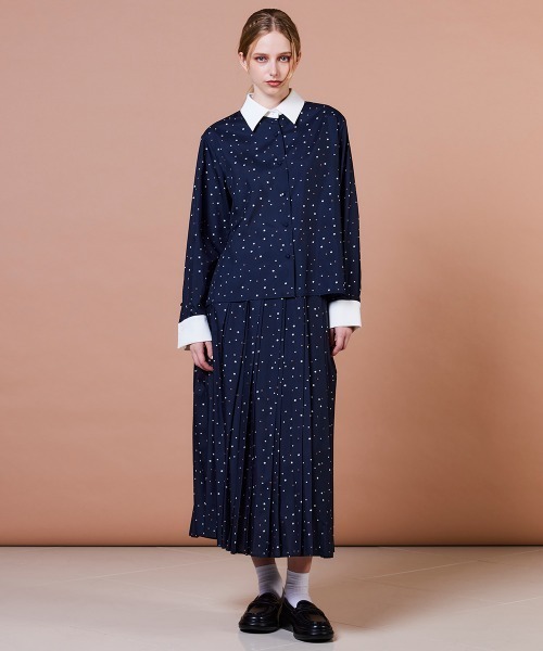 DOUBLE STANDARD CLOTHING（ダブルスタンダードクロージング）の「ポリエステルサテン 星柄シャツ（シャツ/ブラウス・レディース・ネイビー・38/36）」の2枚目の写真