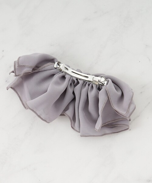 SHOO・LA・RUE（シューラルー）の「フリルバレッタ（その他ヘアアクセサリー・レディース・ブラウン系その他/ブラック/アイボリー/ダークブラウン・00）」の6枚目の写真