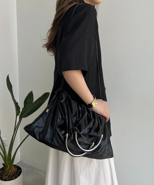 CAPRICIEUX LE'MAGE（カプリシューレマージュ）の「【PC/A4サイズ収納可】メタリックハンドルトートバッグ（ショルダーバッグ・レディース・ブラック/シルバー・FREE）」の17枚目の写真