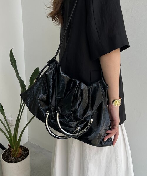 CAPRICIEUX LE'MAGE（カプリシューレマージュ）の「【PC/A4サイズ収納可】メタリックハンドルトートバッグ（ショルダーバッグ・レディース・ブラック/シルバー・FREE）」の16枚目の写真