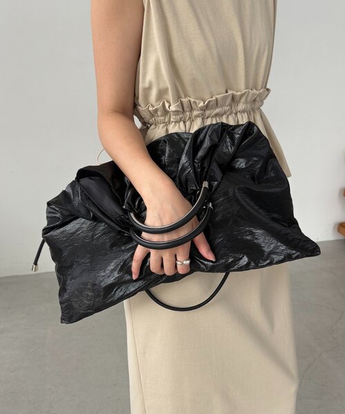 CAPRICIEUX LE'MAGE（カプリシューレマージュ）の「【PC/A4サイズ収納可】メタリックハンドルトートバッグ（ショルダーバッグ・レディース・ブラック/シルバー・FREE）」の15枚目の写真