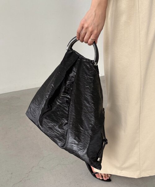 CAPRICIEUX LE'MAGE（カプリシューレマージュ）の「【PC/A4サイズ収納可】メタリックハンドルトートバッグ（ショルダーバッグ・レディース・ブラック/シルバー・FREE）」の14枚目の写真