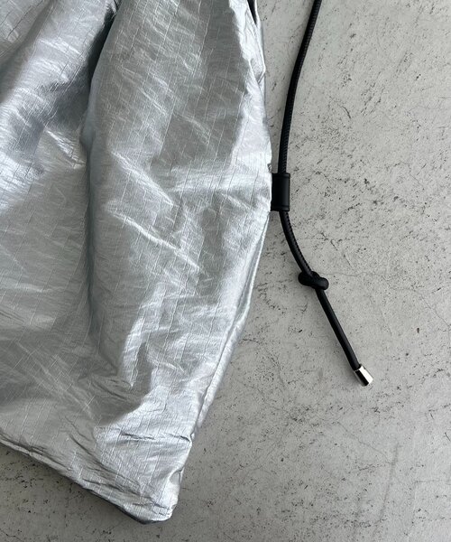 CAPRICIEUX LE'MAGE（カプリシューレマージュ）の「【PC/A4サイズ収納可】メタリックハンドルトートバッグ（ショルダーバッグ・レディース・ブラック/シルバー・FREE）」の6枚目の写真