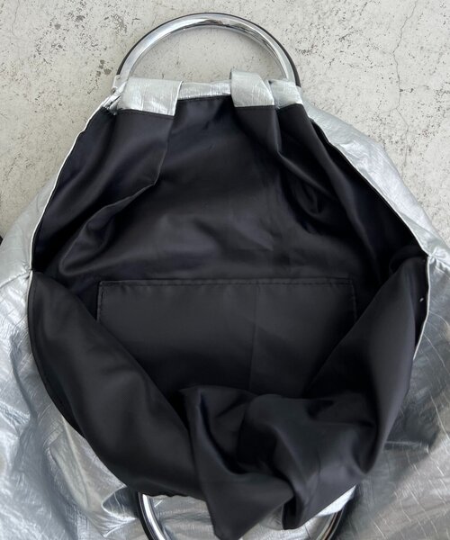 CAPRICIEUX LE'MAGE（カプリシューレマージュ）の「【PC/A4サイズ収納可】メタリックハンドルトートバッグ（ショルダーバッグ・レディース・ブラック/シルバー・FREE）」の5枚目の写真