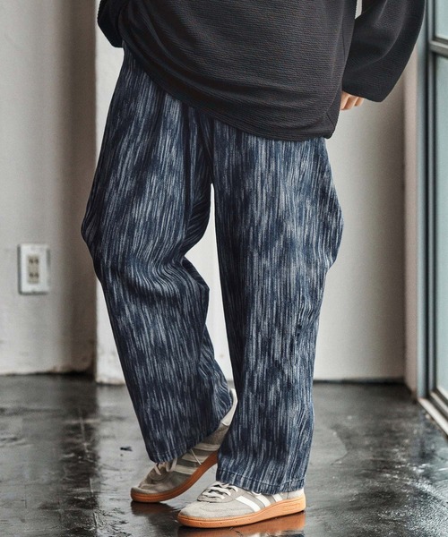 CAMBIO(カンビオ)の「mp13966- Denim Jacquard Wide Straight Pants ワイドストレートパンツ(CAM25AW-012)(その他パンツ・メンズ・ブラック/ネイビー/ライトインディゴブルー・L/M/S)」の3枚目の写真