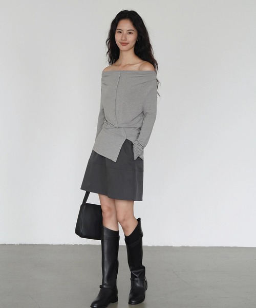 EIGHTHMONTH(エイスマンス)の「オフショルアシンメトリートップス EM25a030【EIGHTHMONTH】(Tシャツ/カットソー・レディース・ライトカーキ/グレー・S/M)」の5枚目の写真