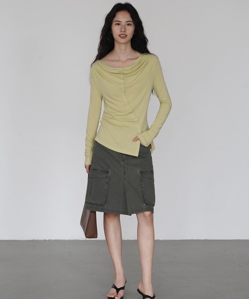 EIGHTHMONTH(エイスマンス)の「オフショルアシンメトリートップス EM25a030【EIGHTHMONTH】(Tシャツ/カットソー・レディース・ライトカーキ/グレー・S/M)」の11枚目の写真