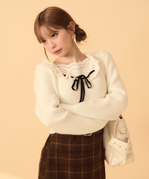 TITTY&CO.（ティティーアンドコー）の「フロントフリルリボンニット（ニット/セーター・レディース・ホワイト/ブラック/ドット/グレー/ピンクベージュ/ネイビー・FREE）」の7枚目の写真