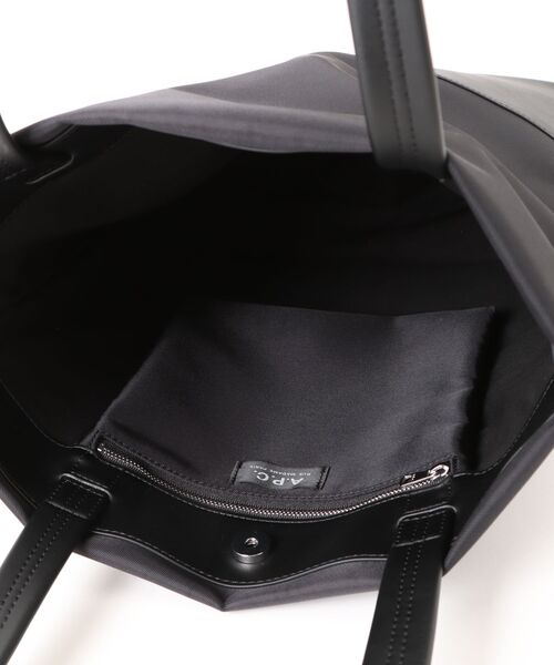 A.P.C.(アーペーセー)の「CABAS CAMDEN(バックパック/リュック・メンズ・ブラック・ONESIZE)」の3枚目の写真