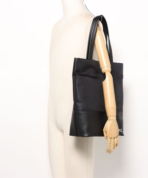 A.P.C.(アーペーセー)の「CABAS CAMDEN(バックパック/リュック・メンズ・ブラック・ONESIZE)」の4枚目の写真