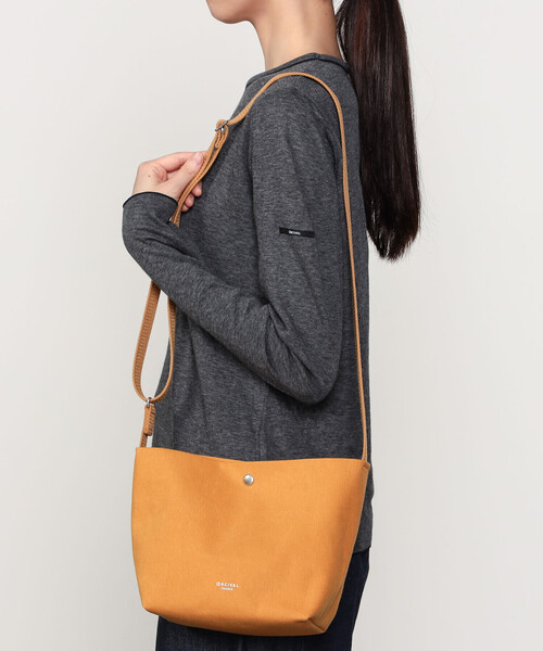 ORCIVAL(オーシバル)の「ORCIVAL | PVCコットン ショルダーポーチ 中(ショルダーバッグ・レディース・マスタード/ブラック/ライトグレー・-)」の1枚目の写真