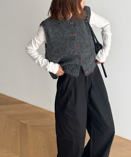 CANAL JEAN（キャナルジーン）の「El mar　クルーネックボタンベスト（ベスト・レディース・チャコールグレー/ネイビー/レッド・ONE SIZE）」の9枚目の写真