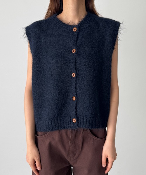 CANAL JEAN（キャナルジーン）の「El mar　クルーネックボタンベスト（ベスト・レディース・チャコールグレー/ネイビー/レッド・ONE SIZE）」の4枚目の写真