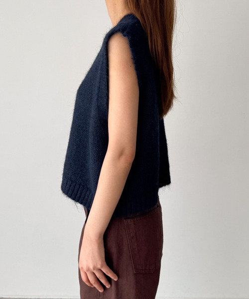 CANAL JEAN（キャナルジーン）の「El mar　クルーネックボタンベスト（ベスト・レディース・チャコールグレー/ネイビー/レッド・ONE SIZE）」の5枚目の写真