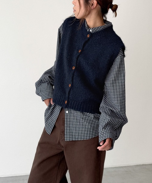 CANAL JEAN（キャナルジーン）の「El mar　クルーネックボタンベスト（ベスト・レディース・チャコールグレー/ネイビー/レッド・ONE SIZE）」の13枚目の写真