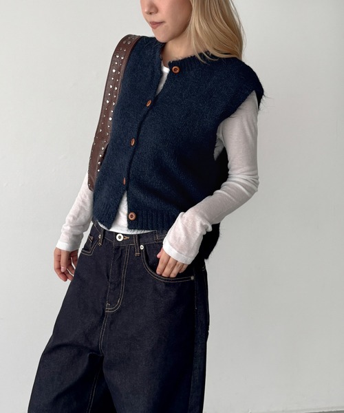CANAL JEAN(キャナルジーン)の「El mar クルーネックボタンベスト(ベスト・レディース・チャコールグレー/ネイビー/レッド・ONE SIZE)」の6枚目の写真