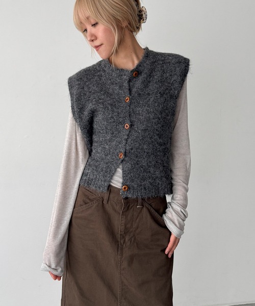 CANAL JEAN(キャナルジーン)の「El mar クルーネックボタンベスト(ベスト・レディース・チャコールグレー/ネイビー/レッド・ONE SIZE)」の11枚目の写真