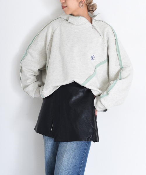 Eimee Law（エイミーロウ）の「配色ボアスウェット ジップフーディ（パーカー・レディース・ライトグレー/オートミール/ネイビー・FREE）」の3枚目の写真