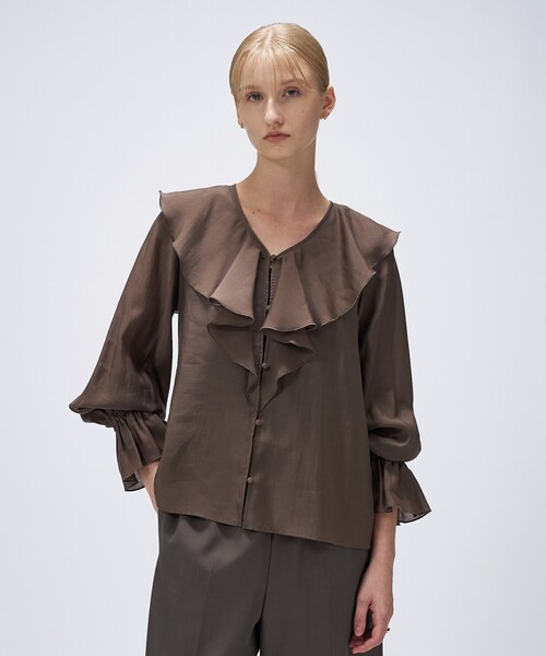 cloenc(クロエンス)の「【手洗い可】ラッフルフリルブラウス(シャツ/ブラウス・レディース・オフホワイト/ブラウン系/サンドベージュ・02)」の3枚目の写真