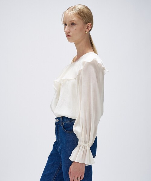 cloenc(クロエンス)の「【手洗い可】ラッフルフリルブラウス(シャツ/ブラウス・レディース・オフホワイト/ブラウン系/サンドベージュ・02)」の6枚目の写真