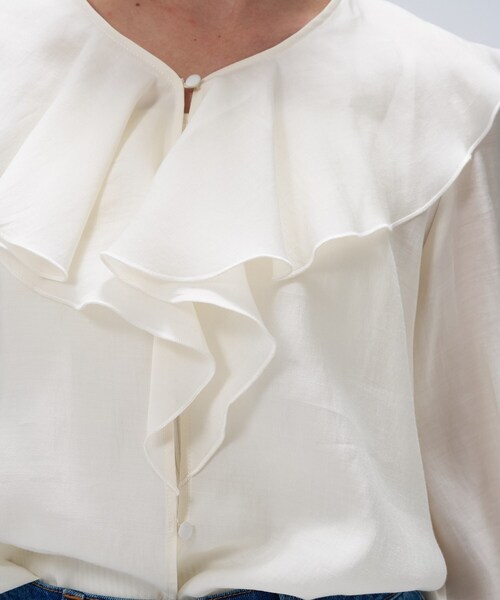 cloenc(クロエンス)の「【手洗い可】ラッフルフリルブラウス(シャツ/ブラウス・レディース・オフホワイト/ブラウン系/サンドベージュ・02)」の8枚目の写真