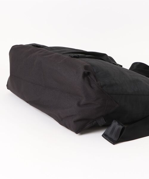 CHROME（クローム）の「CHROME/クローム　GROCERY TOTE MSNGR 28L（メッセンジャーバッグ・メンズ・ブラック・FREE）」の3枚目の写真