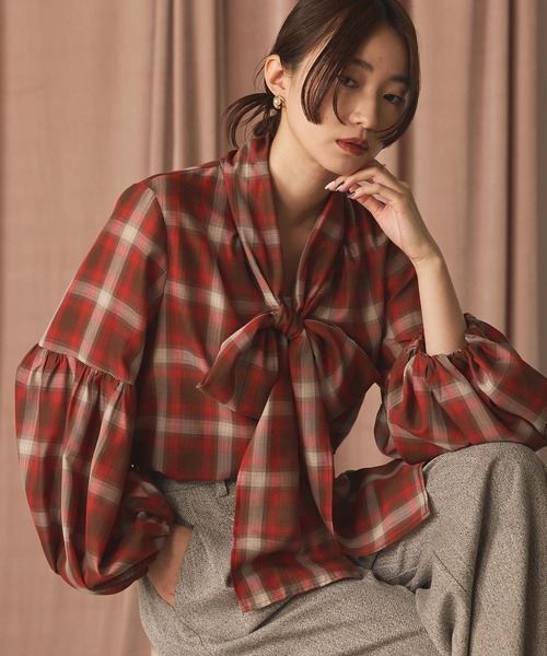 Gready Brilliant（グレディブリリアン）の「チェックボウパフブラウス（シャツ/ブラウス・レディース・ブラック×ホワイト/ブラウン系その他・38）」の2枚目の写真