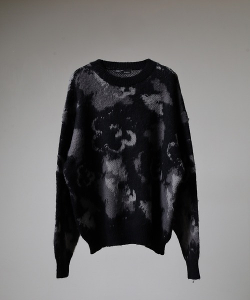 Naive magic（ナイーブマジック）の「NAIVE MAGIC WジャガードフラワーCNニット（ニット/セーター・メンズ・ブラック系1/パープル/ワイン/ブルー/グレー/ブラック系2・M/LL/L）」の2枚目の写真