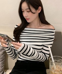 オフショルダー長袖ニット