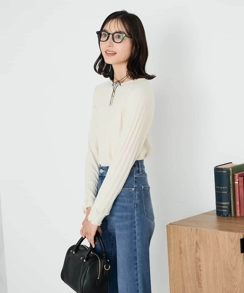 a.v.v(アーヴェヴェ)の「ボートネックラメトップス(Tシャツ/カットソー・レディース・グレー/アイボリー・38/36/40)」の1枚目の写真