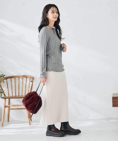 a.v.v(アーヴェヴェ)の「ボートネックラメトップス(Tシャツ/カットソー・レディース・グレー/アイボリー・38/36/40)」の16枚目の写真