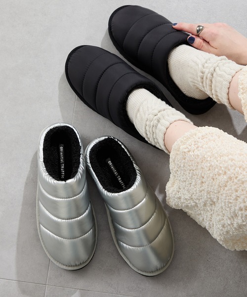ORiental TRaffic（オリエンタルトラフィック）の「＼ 軽量 あったかい ／ スリッポン パデット 裏起毛 サボ モックシューズ /55303（スリッポン・レディース・ブラック/シルバー・S/LL/L/M）」の2枚目の写真