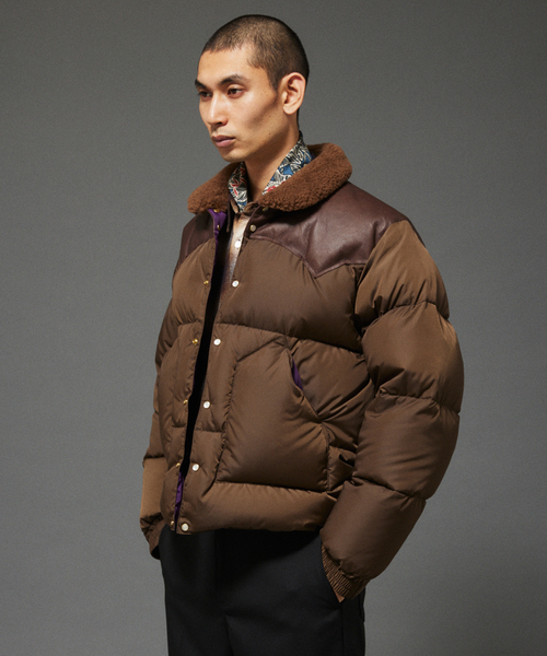 Rocky Mountain FeatherBed（ロッキー マウンテン フェザーベッド）の「Rocky Mountain Featherbed / ロッキーマウンテン 別注 クロップド ダウン（ダウンジャケット/コート・メンズ・ベージュ/ブラウン・44/40）」の8枚目の写真