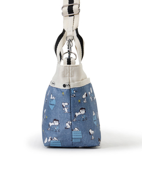 LeSportsac(レスポートサック)の「SMALL BUCKET TOTE ピーナッツハッピーパルズ(トートバッグ・レディース・ブルー・FREE)」の5枚目の写真