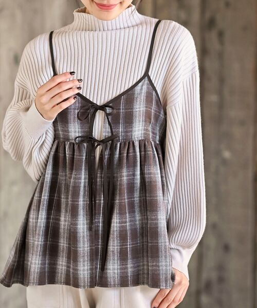 rps(アールピーエス)の「フロントリボン起毛チェックキャミソール(キャミソール・レディース・ブラック/ブラウン/ブルー・フリー)」の2枚目の写真
