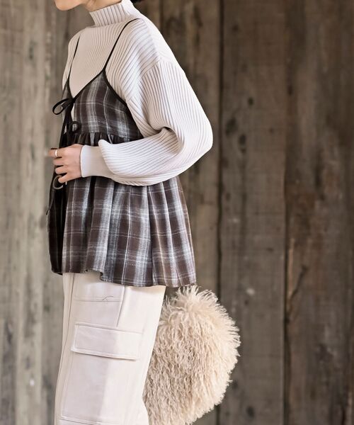 rps(アールピーエス)の「フロントリボン起毛チェックキャミソール(キャミソール・レディース・ブラック/ブラウン/ブルー・フリー)」の13枚目の写真