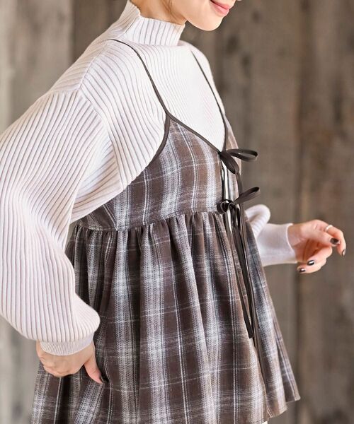 rps(アールピーエス)の「フロントリボン起毛チェックキャミソール(キャミソール・レディース・ブラック/ブラウン/ブルー・フリー)」の17枚目の写真