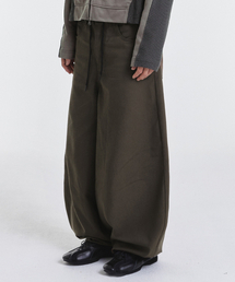 KICHUL（キチョル）の「STURDY BALLOON PANTS (DARK KHAKI)（その他パンツ）」