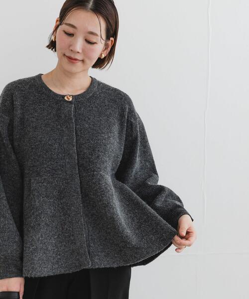 F by ROSSO(エフバイロッソ)の「F by ROSSO ペプラムボリュームスリーブカーディガン(カーディガン/ボレロ・レディース・ブラウン/チャコールグレー・FREE)」の2枚目の写真