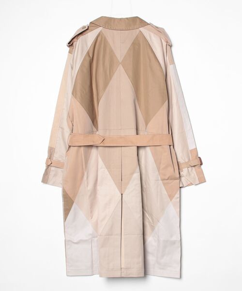 Children of the discordance（チルドレン オブ ザ ディスコ-ダンス）の「Children of the discordance / NY: OVERSIZED PATCH WORK TRENCH COAT / COTDNYCO-002（トレンチコート・メンズ・ベージュ・2）」の2枚目の写真