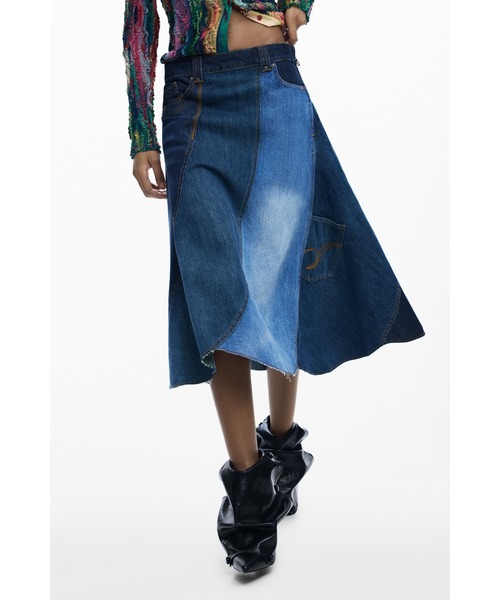Desigual(デシグアル)の「デニムパッチボリュームミディスカート(デニムスカート・レディース・ブルー・XS/S/M/L/XL)」の2枚目の写真