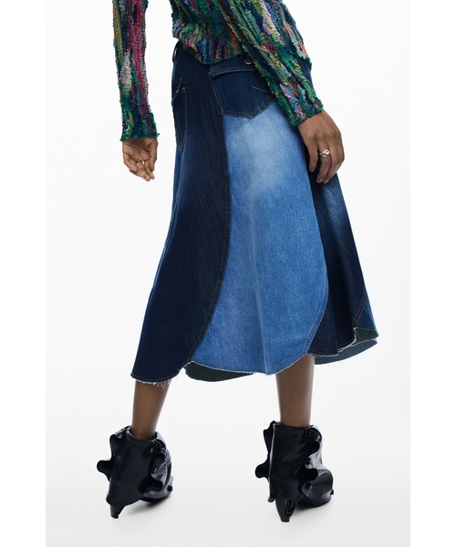 Desigual(デシグアル)の「デニムパッチボリュームミディスカート(デニムスカート・レディース・ブルー・XS/S/M/L/XL)」の3枚目の写真