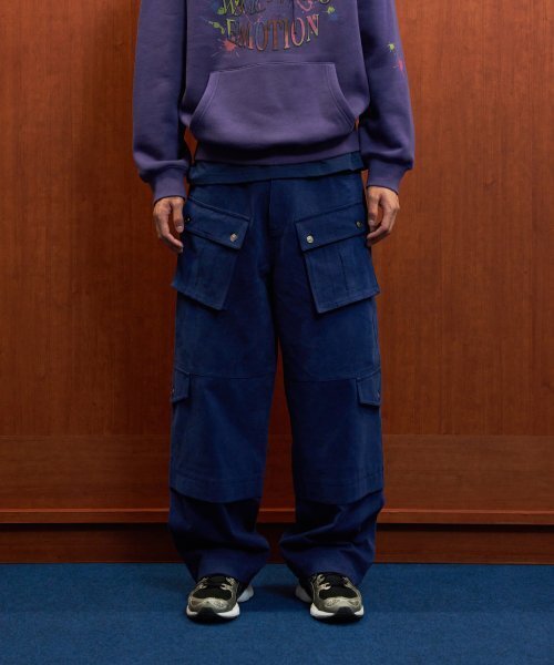 WMC(ダブリューエムシー)の「マルチポケットカーゴパンツ_NAVY(その他パンツ・メンズ・ネイビー・36(XL)/30(M)/32(L))」の2枚目の写真