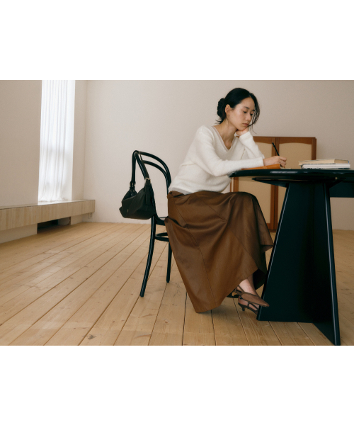 Yuje（ユジェ）の「FLUFFY SILK KNIT (5color)（Tシャツ/カットソー・レディース・スカイブルー/ブラック/アイボリー/ピンクベージュ/PINK・SMALL/MEDIUM）」の10枚目の写真
