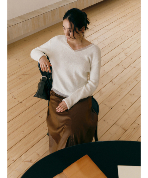 Yuje（ユジェ）の「FLUFFY SILK KNIT (5color)（Tシャツ/カットソー・レディース・スカイブルー/ブラック/アイボリー/ピンクベージュ/PINK・SMALL/MEDIUM）」の11枚目の写真