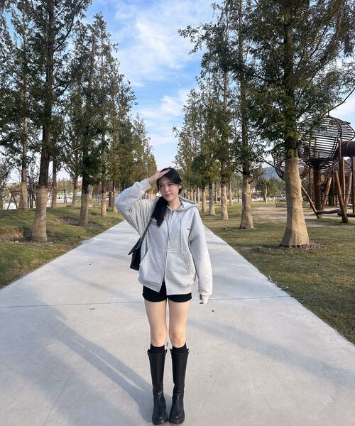 mydeepbluememories（マイディープブルーメモリーズ）の「(zp) MM SYMBOL LOGO 2WAY ZIP-UP (LG)（パーカー・レディース・ライトグレー・FREE/LARGE）」の7枚目の写真